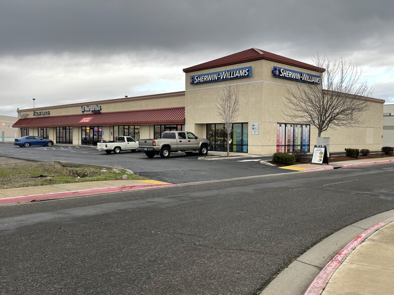 1361 Center Dr, Medford, OR for lease - Building Photo - Image 1 of 1