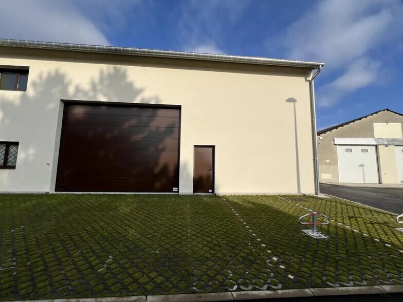 Flex in Reims for lease - Building Photo - Image 3 of 5