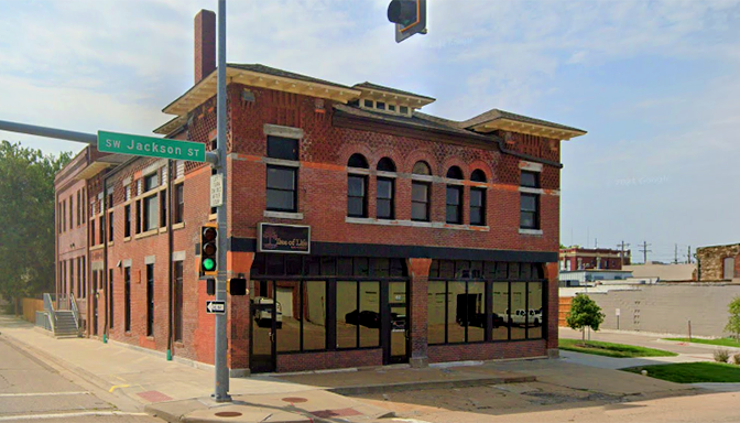 335 SW Jackson St, Topeka, KS à vendre - Photo du bâtiment - Image 3 de 9