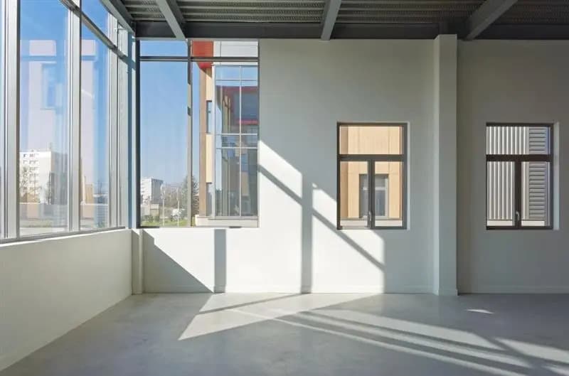 Flex in Le Blanc-Mesnil for lease - Interior Photo - Image 3 of 5