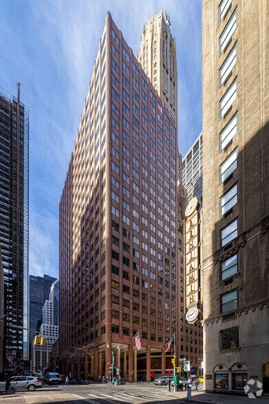 560 Lexington Ave, New York, NY à louer - Photo du bâtiment - Image 3 de 9