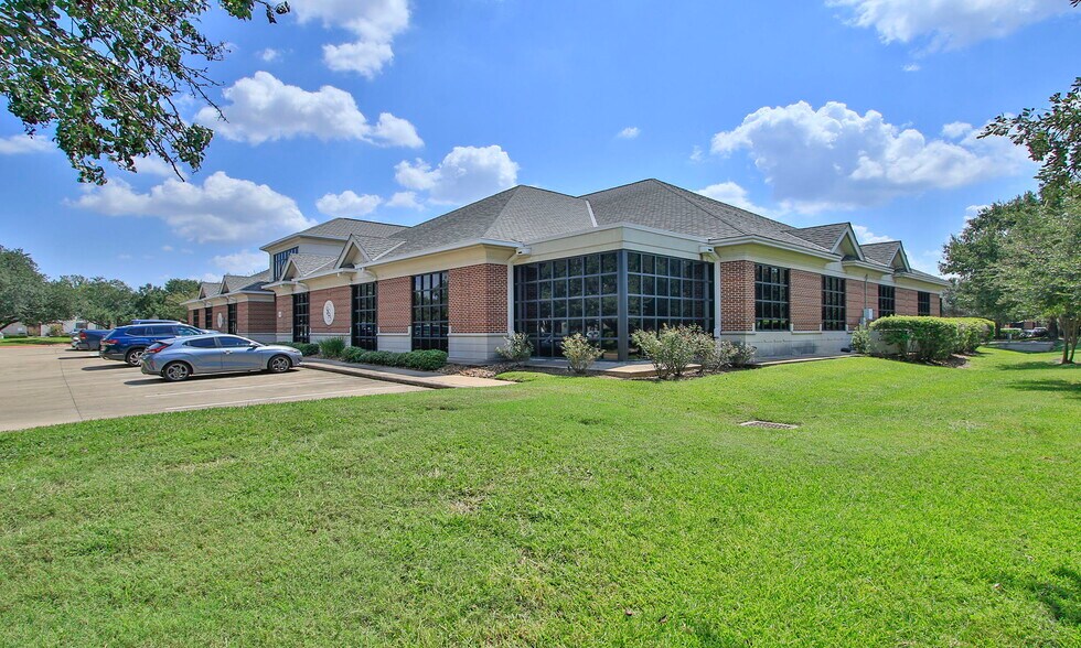 12511 Emily Ct, Sugar Land, TX à vendre - Photo du bâtiment - Image 2 de 28