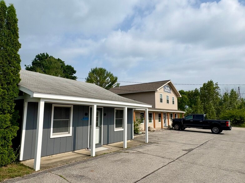 9066 N Bayshore Dr, Elk Rapids, MI for lease - Building Photo - Image 3 of 22