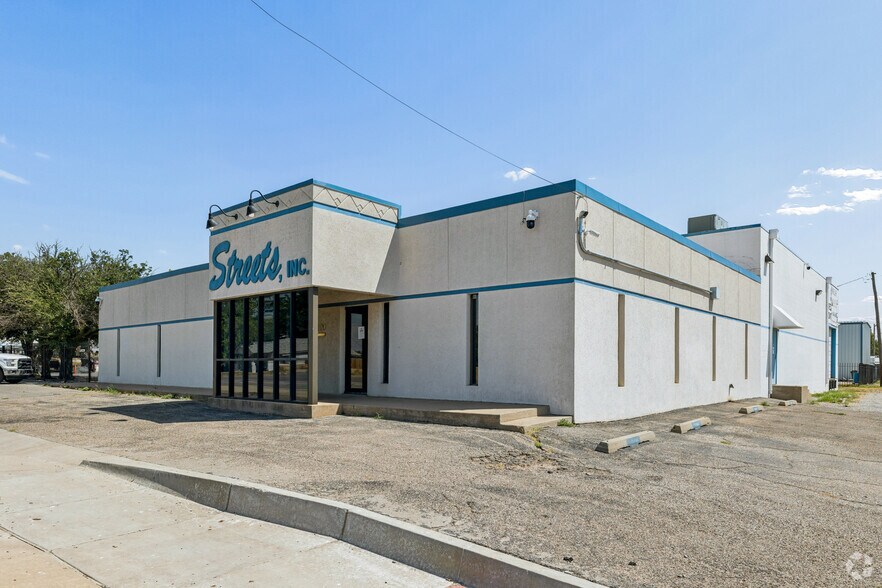 25,286 SF | 5 Bldg | Contractor Campus portefeuille de 5 propriétés à vendre sur LoopNet.ca - Photo du bâtiment - Image 1 de 33