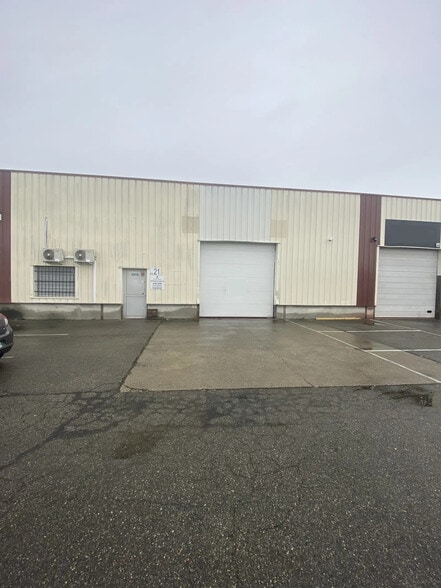 Flex in GRIGNY-SUR-RHÔNE for lease - Building Photo - Image 1 of 1