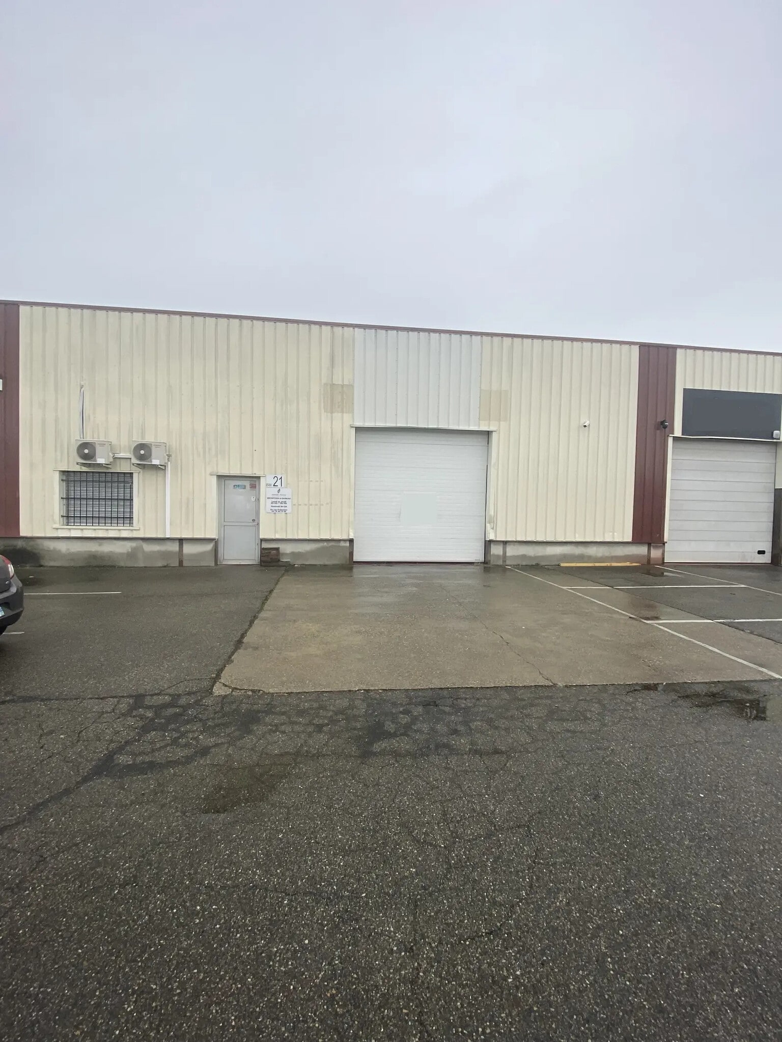 Flex in GRIGNY-SUR-RHÔNE for lease Building Photo- Image 1 of 2