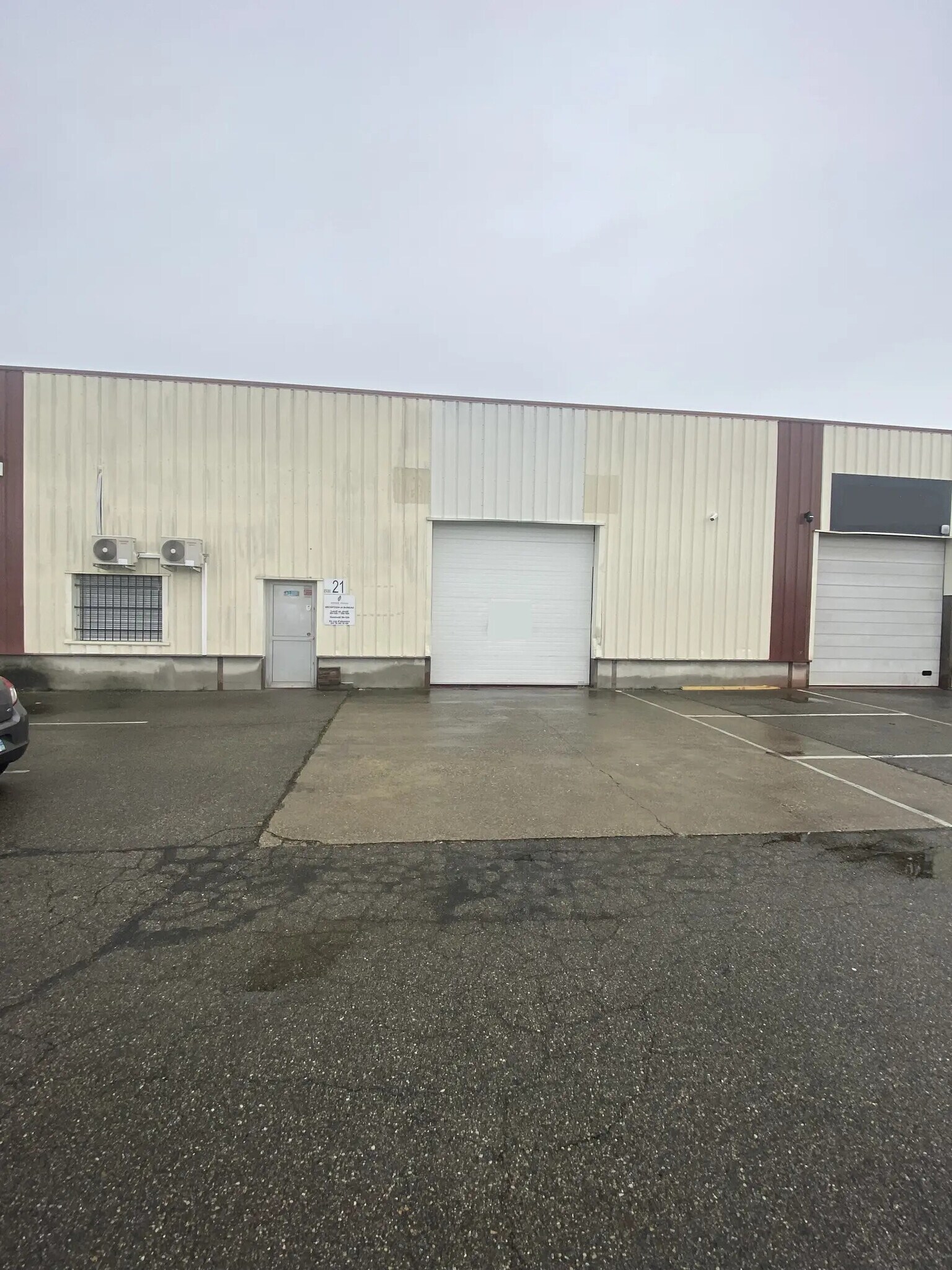 Flex in GRIGNY-SUR-RHÔNE for lease Building Photo- Image 1 of 2