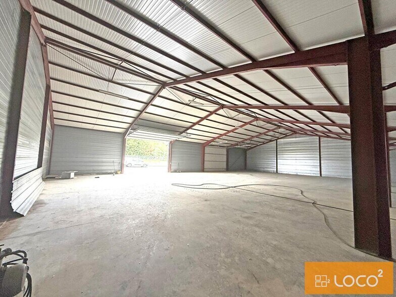 Flex in Flourens for lease - Interior Photo - Image 2 of 4