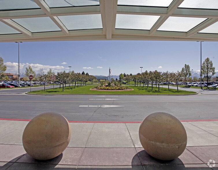 2500 LakePark Blvd, West Valley, UT à louer - Photo du bâtiment - Image 2 de 29