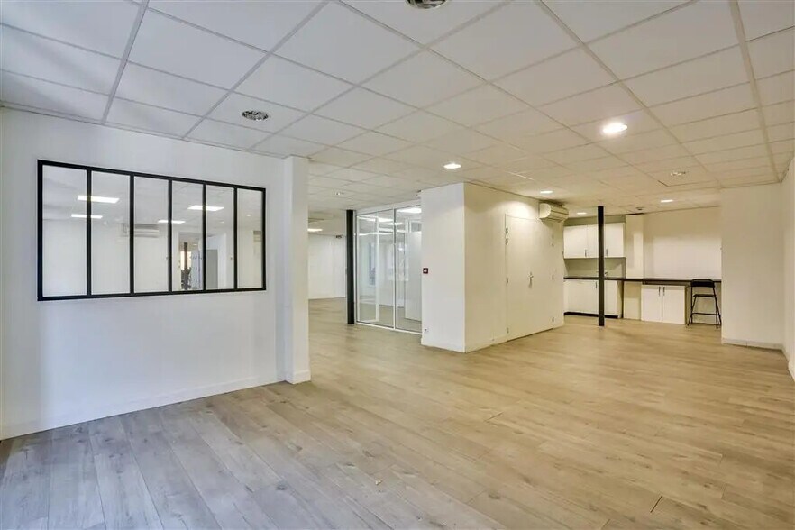 Rue De Rivoli, Paris for lease - Building Photo - Image 3 of 9