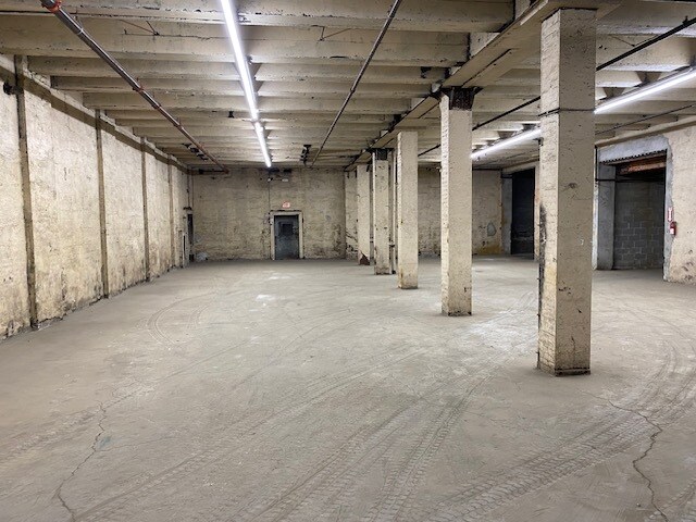 95 Freeway Dr W, Orange, NJ à louer - Photo intérieure - Image 3 de 5