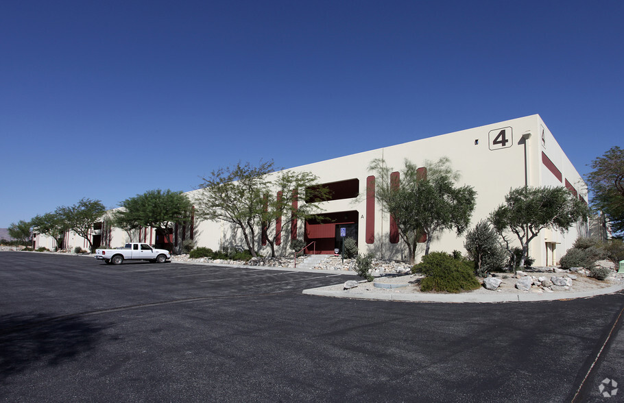 19020 N Indian Canyon Dr, North Palm Springs, CA for lease - Building Photo - Image 2 of 13