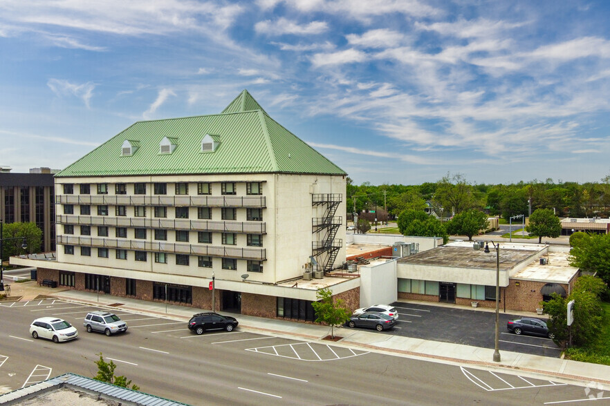 330 W Gray St, Norman, OK for lease - Building Photo - Image 3 of 6