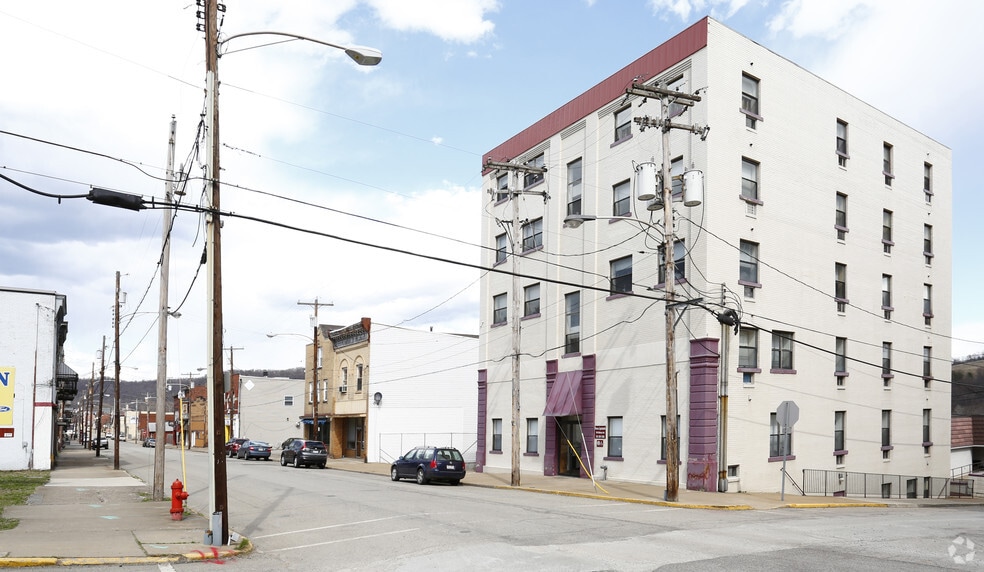 700 Mckean Ave, Donora, PA à vendre - Photo du bâtiment - Image 2 de 17