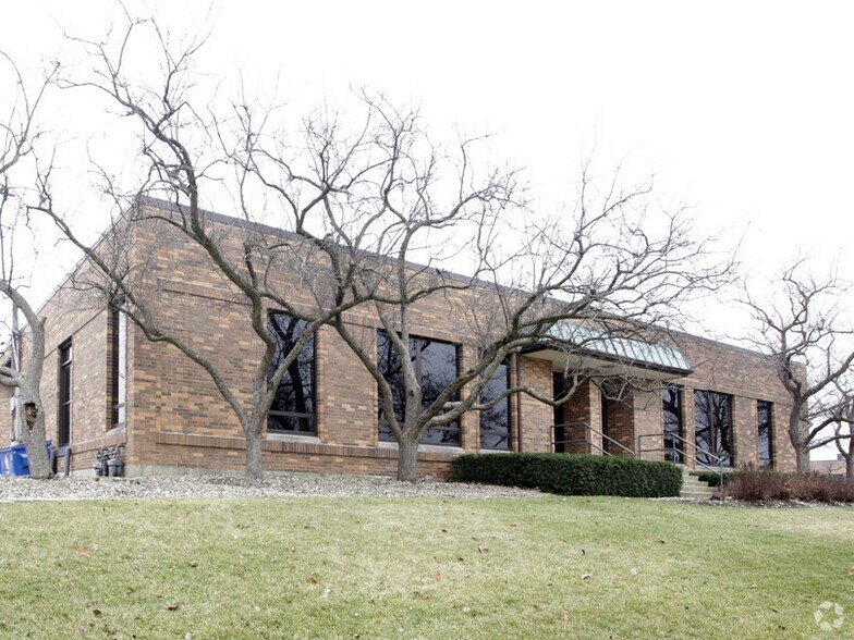2711-2755 Curtiss St, Downers Grove, IL à louer - Photo du bâtiment - Image 3 de 3