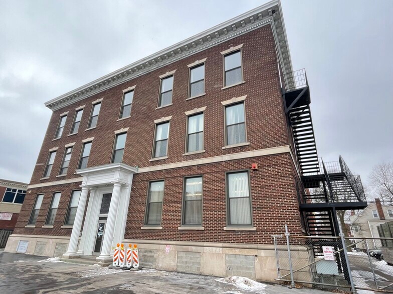 1236 Main St, Buffalo, NY à vendre - Photo du bâtiment - Image 1 de 4