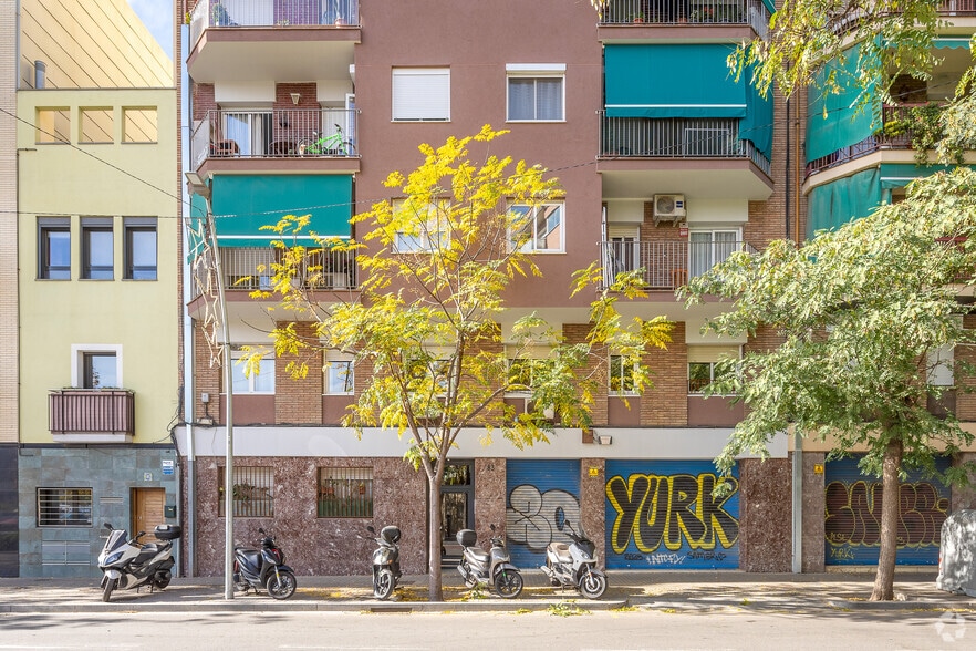 Commerce de détail dans Barcelone, Barcelona à louer - Photo du bâtiment - Image 1 de 2