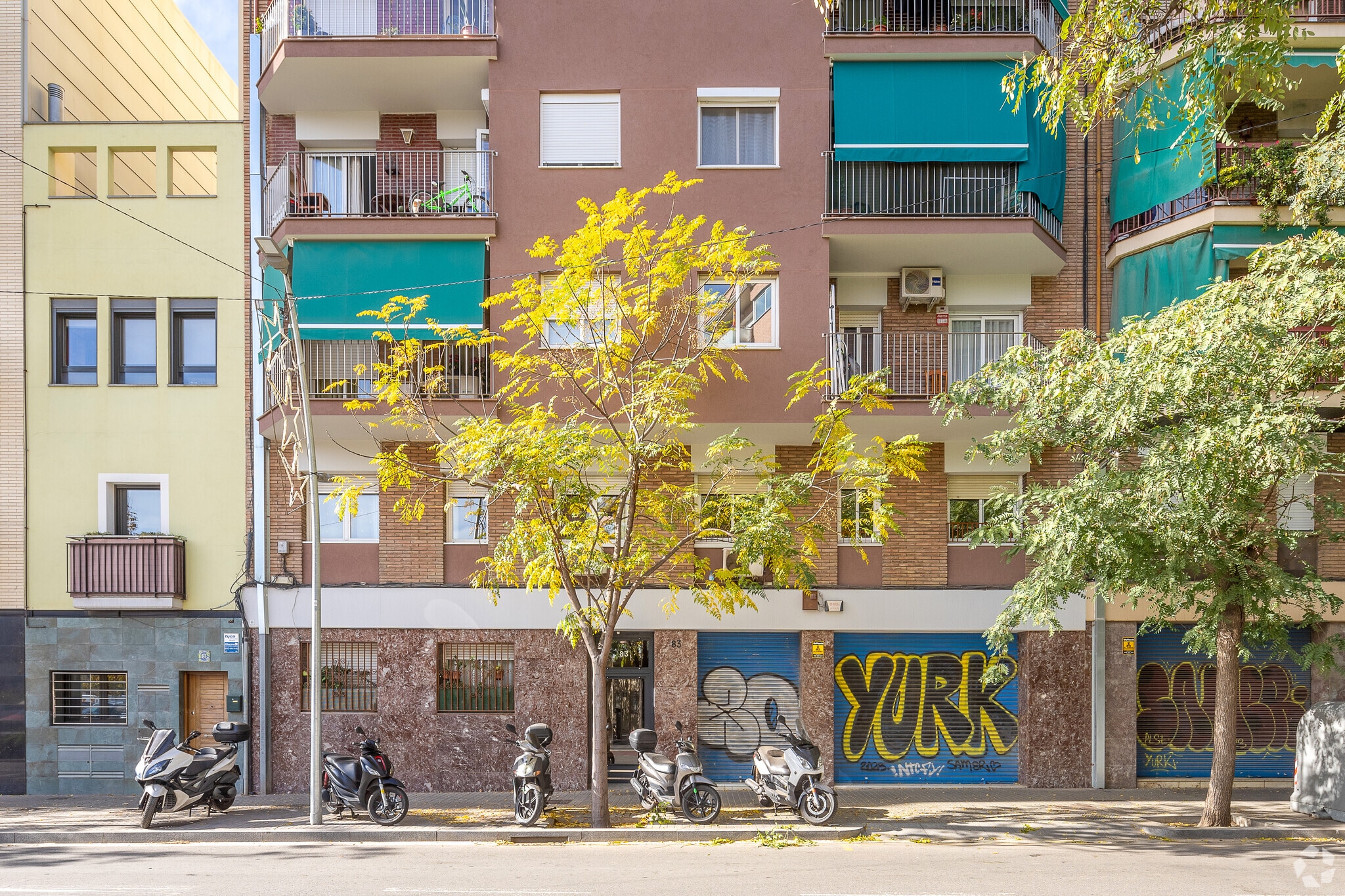 Retail in Barcelona, Barcelona for lease Building Photo- Image 1 of 3
