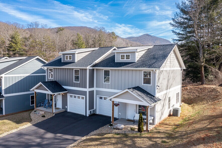 301-309, 312 Jenna Clare Lane portefeuille de 6 propriétés à vendre sur LoopNet.ca - Photo du bâtiment - Image 2 de 31