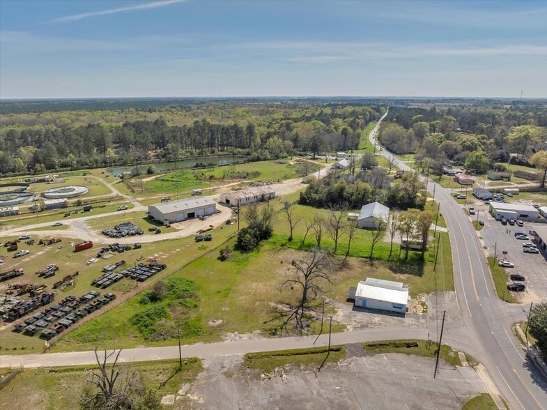 131 S Jackson St, Hawkinsville, GA à vendre - Photo du bâtiment - Image 2 de 34