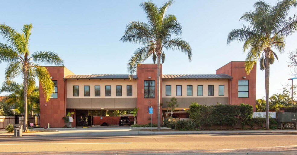 303 Santa Fe Dr, Encinitas, CA à vendre - Photo du bâtiment - Image 2 de 8