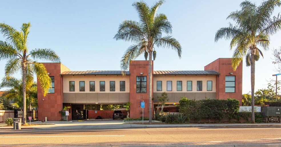 303 Santa Fe Dr, Encinitas, CA à vendre - Photo du bâtiment - Image 2 de 8