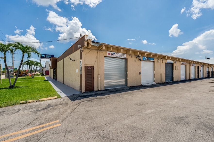7440-7458 NW 8th St, Miami, FL for lease - Building Photo - Image 1 of 5