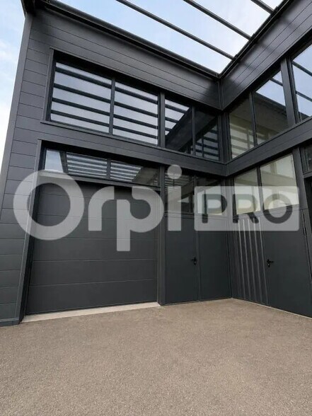 Flex dans CHAZAY-D'AZERGUES à louer - Photo du bâtiment - Image 1 de 4
