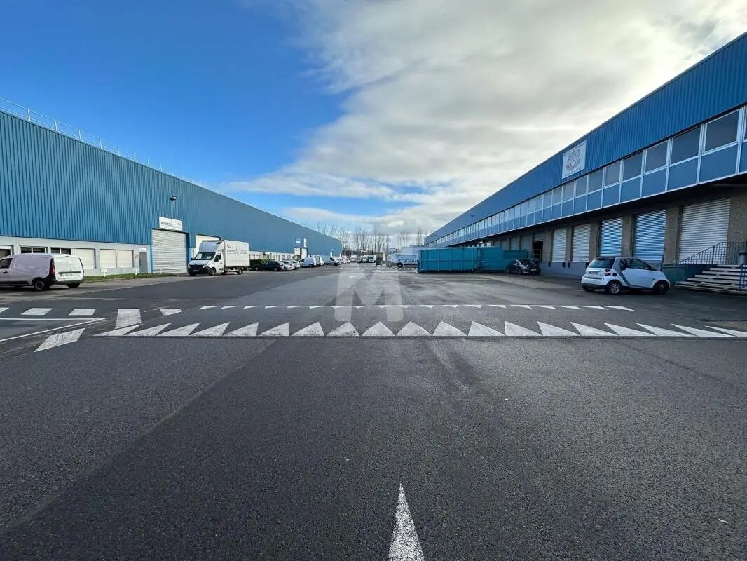 Industrial in Antony for lease Building Photo- Image 1 of 11