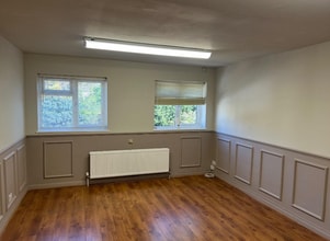 122 Nelson Rd, Twickenham for lease Interior Photo- Image 1 of 2