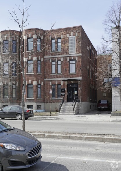 389 Boul Saint-Joseph E, Montréal, QC for lease - Primary Photo - Image 1 of 2