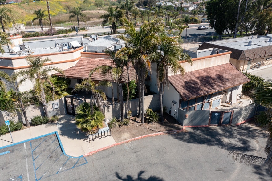 8082 Adams Ave, Huntington Beach, CA à vendre - Photo principale - Image 2 de 14