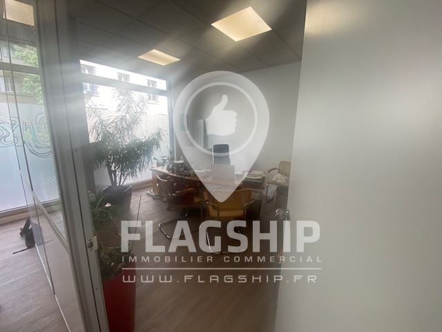 Office in Levallois-Perret for sale - Interior Photo - Image 2 of 9