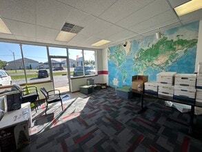 1220 Janesville Ave, Fort Atkinson, WI à vendre Photo du bâtiment- Image 2 de 4