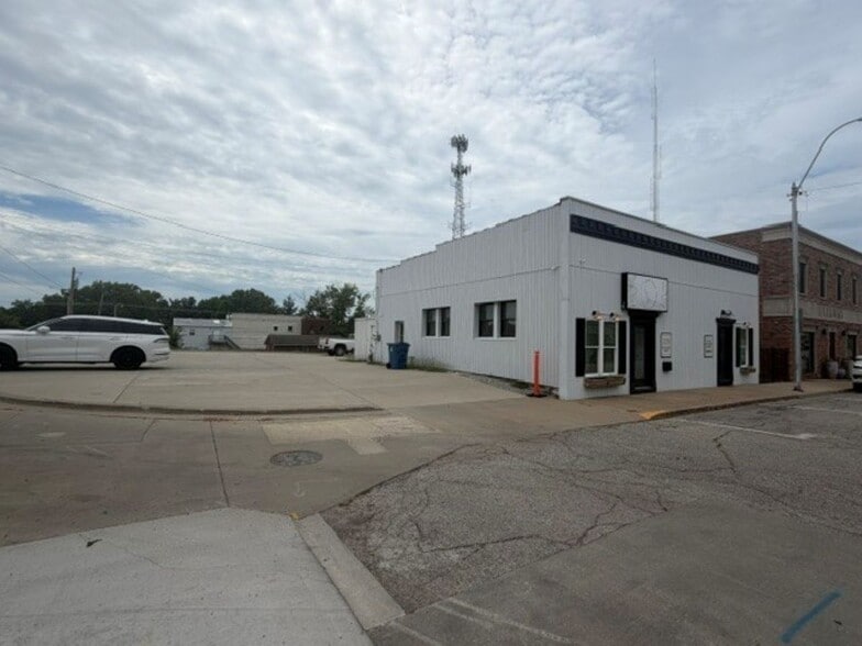 220 Maynard St, Warrensburg, MO for lease - Building Photo - Image 2 of 3