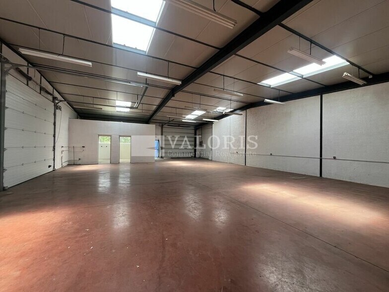 Flex in Genay for lease - Interior Photo - Image 2 of 6