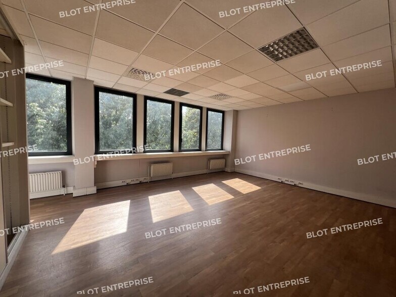 Office in Rennes for lease - Interior Photo - Image 3 of 7