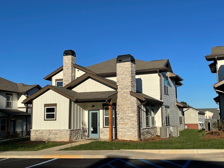 534 E Elm St, Troy, AL à vendre - Photo principale - Image 1 de 2