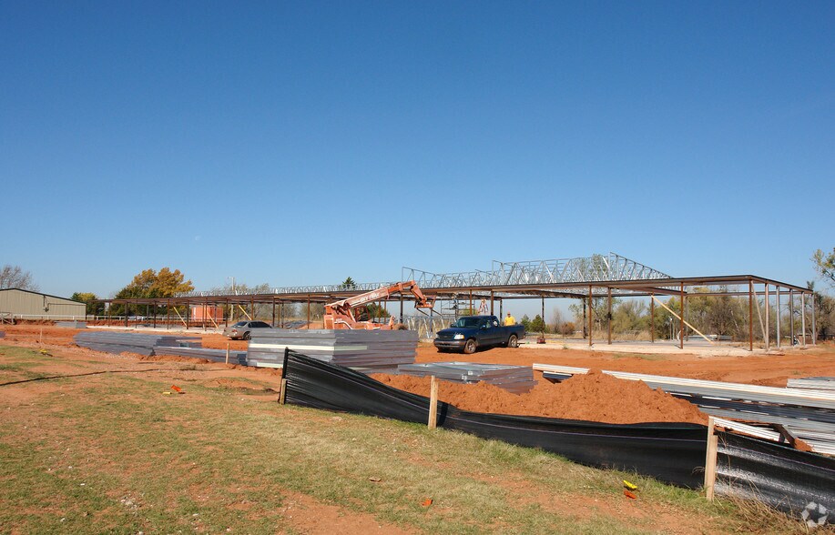 1337 E State Highway 152, Mustang, OK à louer - Photo du bâtiment - Image 2 de 5