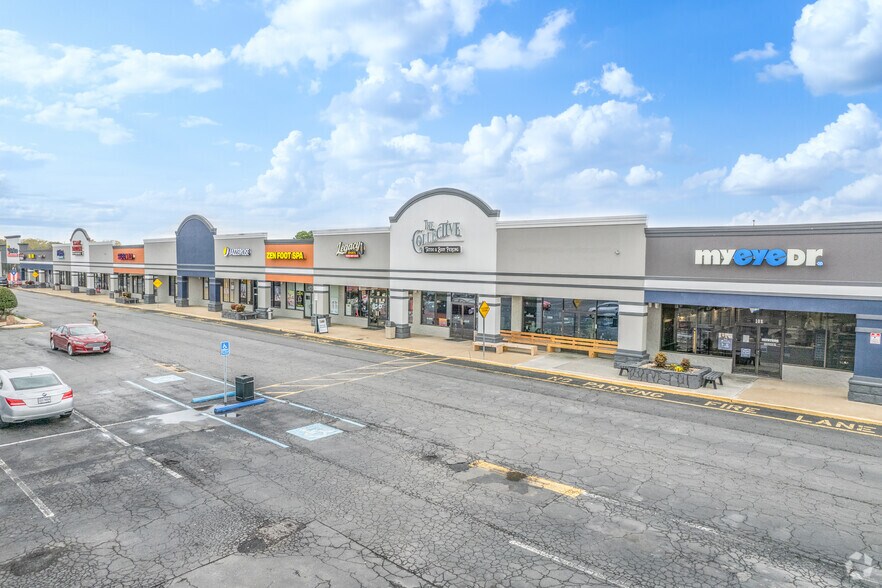2701-2736 N Mall Dr, Virginia Beach, VA à louer - Photo du bâtiment - Image 3 de 21