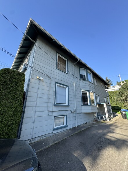 2258 14th Ave W, Seattle, WA à vendre - Photo du bâtiment - Image 2 de 18