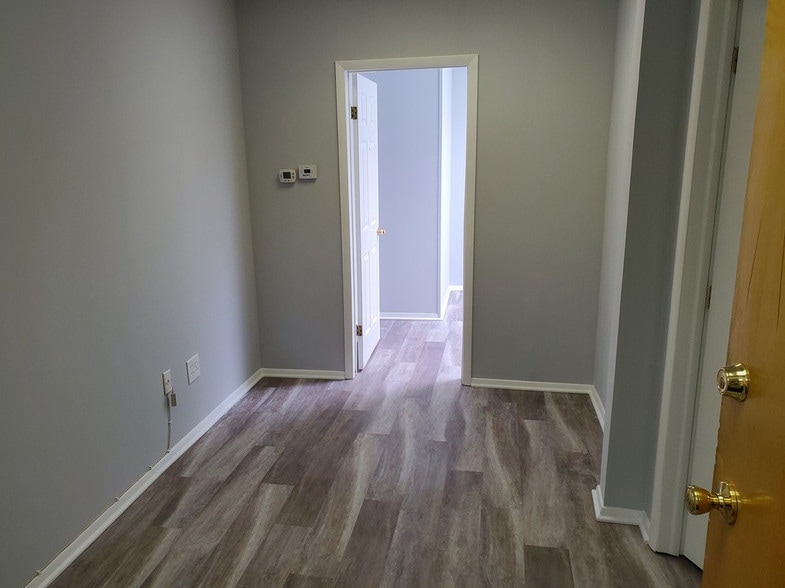 400-402 Main St, Metuchen, NJ for lease - Interior Photo - Image 2 of 10
