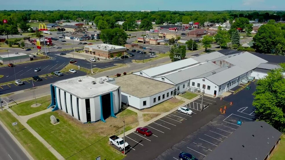 1331 Broad Ave, Findlay, OH à louer - Vidéo sur l’inscription commerciale - Image 2 de 7
