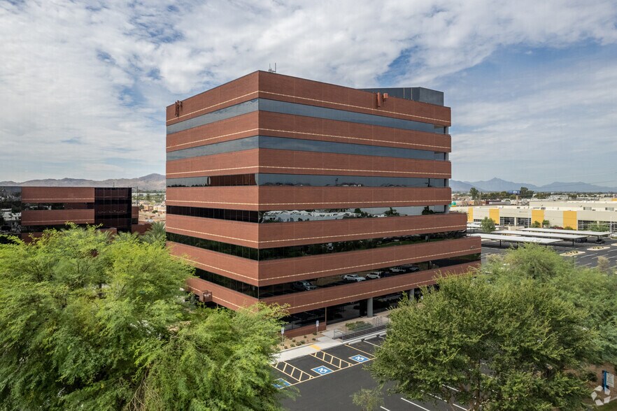 4605 E Elwood St, Phoenix, AZ à louer - Photo du bâtiment - Image 2 de 6