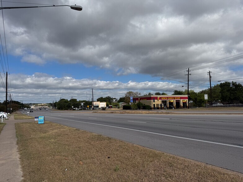 2303 Parmer Ln, Austin, TX à vendre - Autre - Image 2 de 8