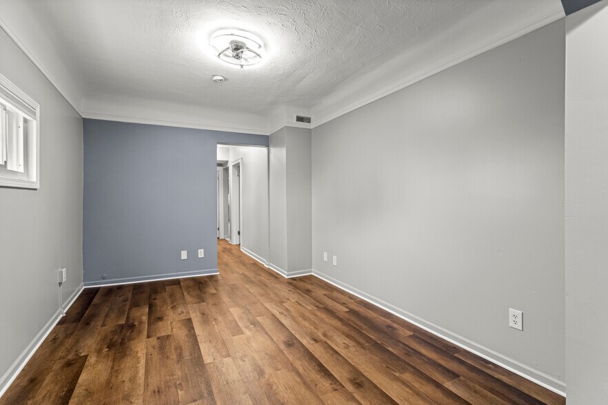 5920 Chase Rd, Dearborn, MI à louer - Photo du bâtiment - Image 3 de 34