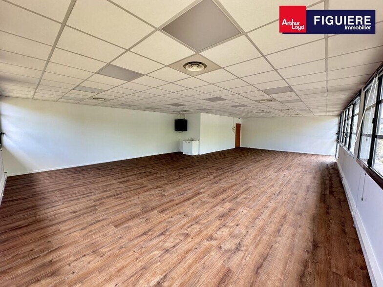 860 Rue René Descartes, Aix-en-Provence for lease - Interior Photo - Image 3 of 7