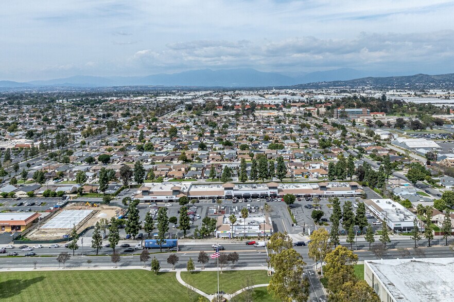 12241-12351 Imperial Hwy, Norwalk, CA à louer - Photo du bâtiment - Image 2 de 6