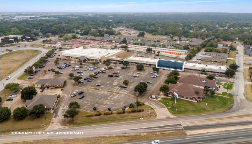 502-540 Meadowlake Ctr, Waco, TX for lease - Building Photo - Image 2 of 6