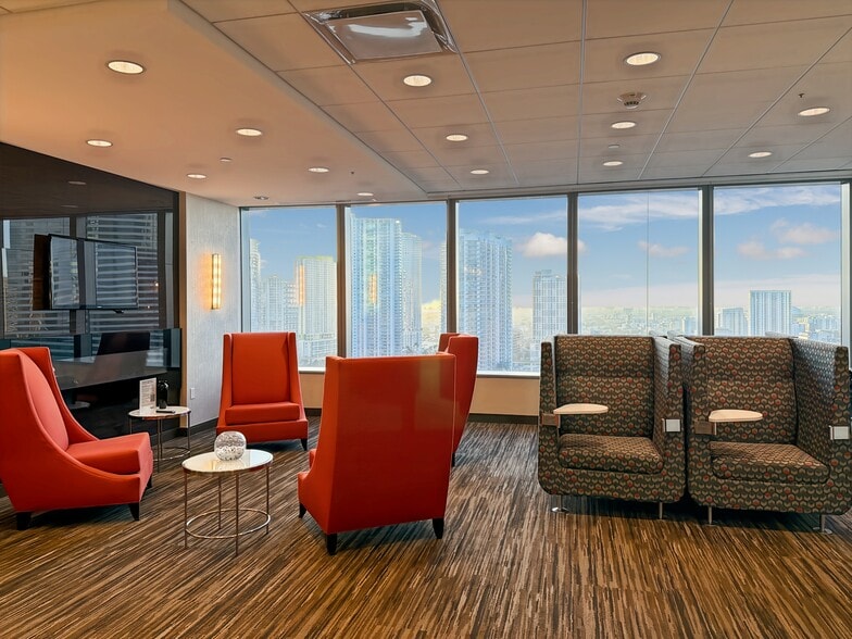 333 SE 2nd Ave, Miami, FL à louer - Photo intérieure - Image 3 de 15